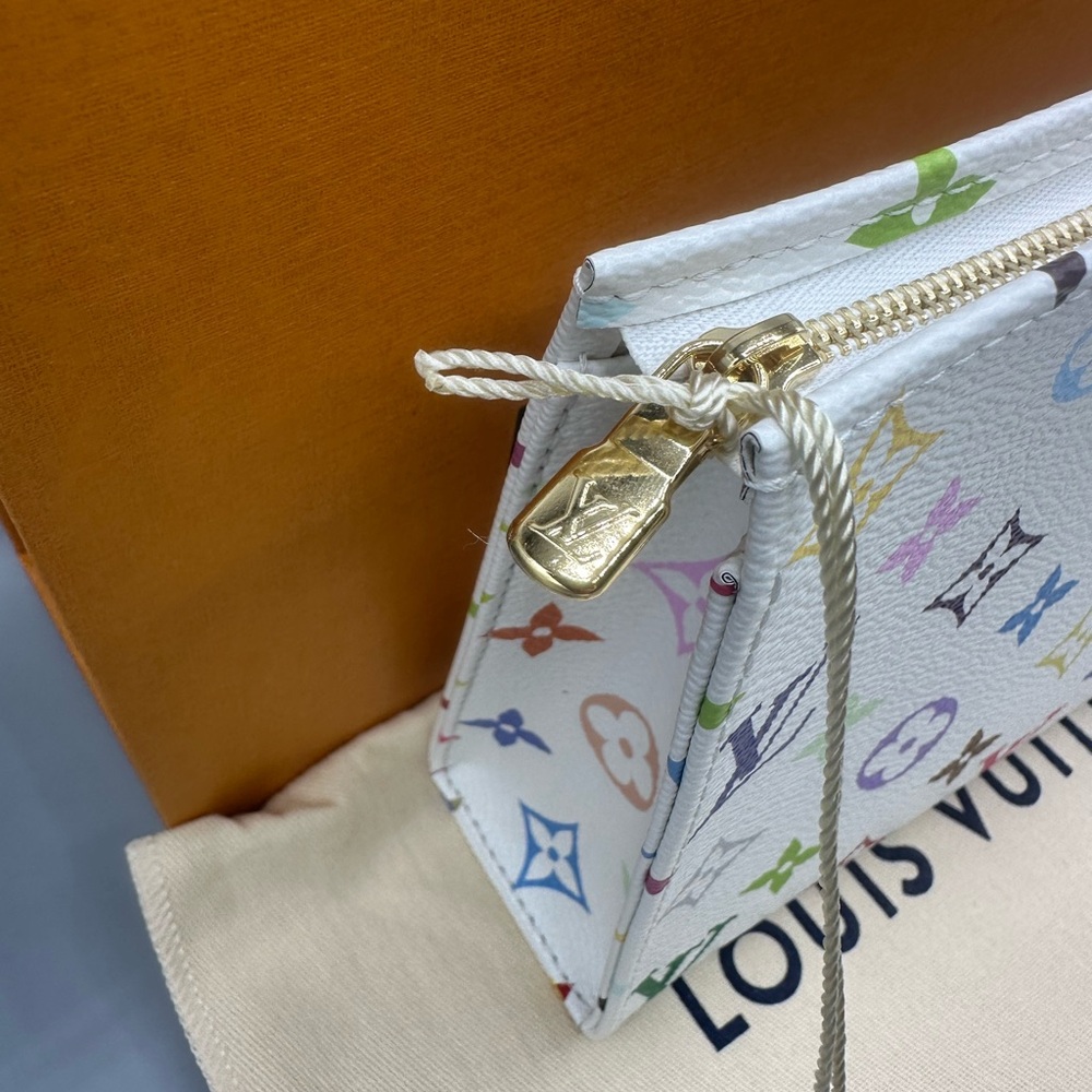 Louis Vuitton x Takashi Murakami toiletry pouch 19 - Picture 10 of 12